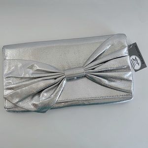 🟢 Holiday Jessica McClintock Clutch silver Bow New with Tag chain snap with Flaw